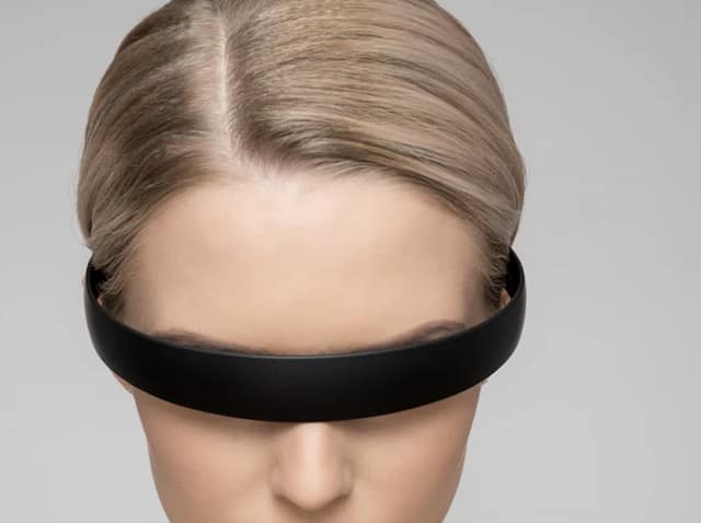 medium-shot-model medium-shot-model